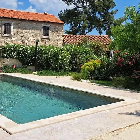 Eti And Mia 3 Mit Pool By Interhome Muntić