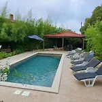 아파트 Eti And Mia 3 Mit Pool By Interhome